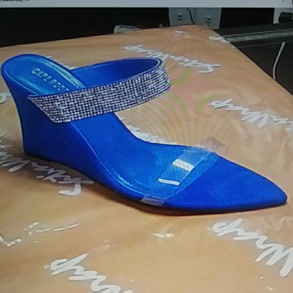 Heels - Picture 2 of 3